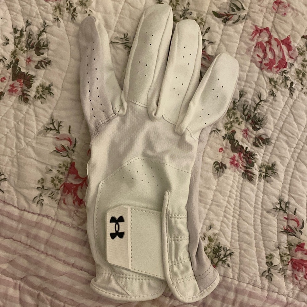 New without tags Under Armour golf glove for left handed golfer.